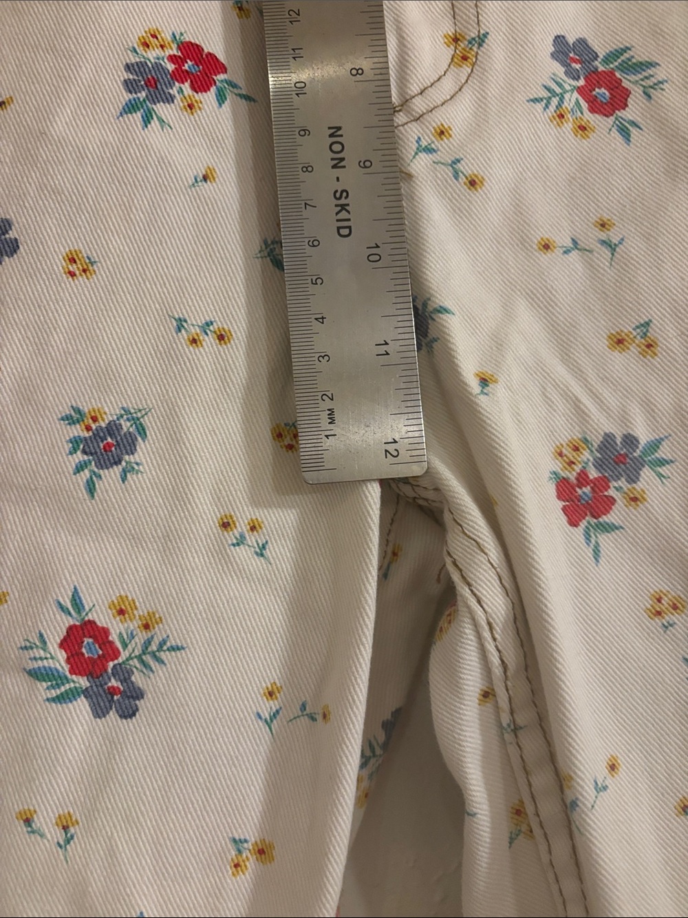RARE Wrangler White Floral Straight Leg Jeans - Picture 9 of 15